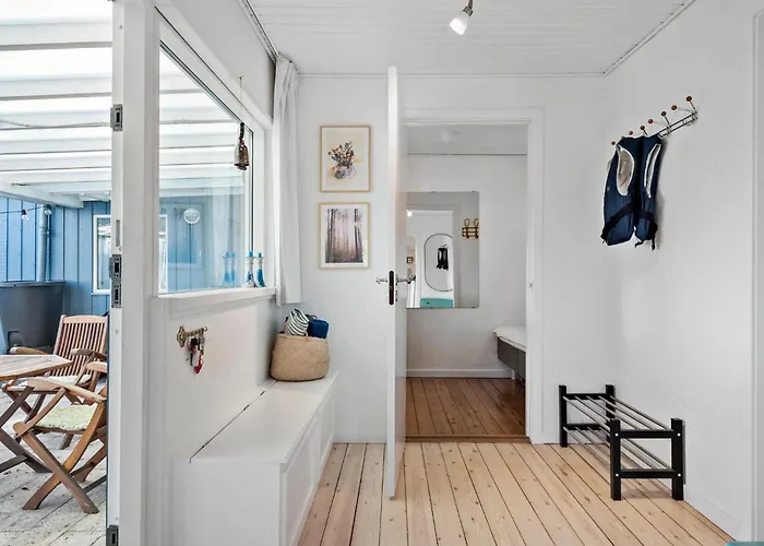 3 Bedroom Awesome In Hébergement de vacances *